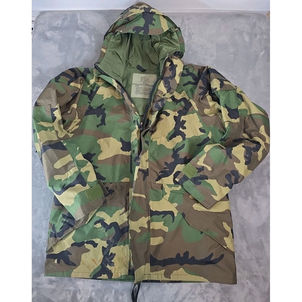 US Military Jacket Mens Medium Reg‎ Parka Cold Weather Woodland Camo Hooded Y2K